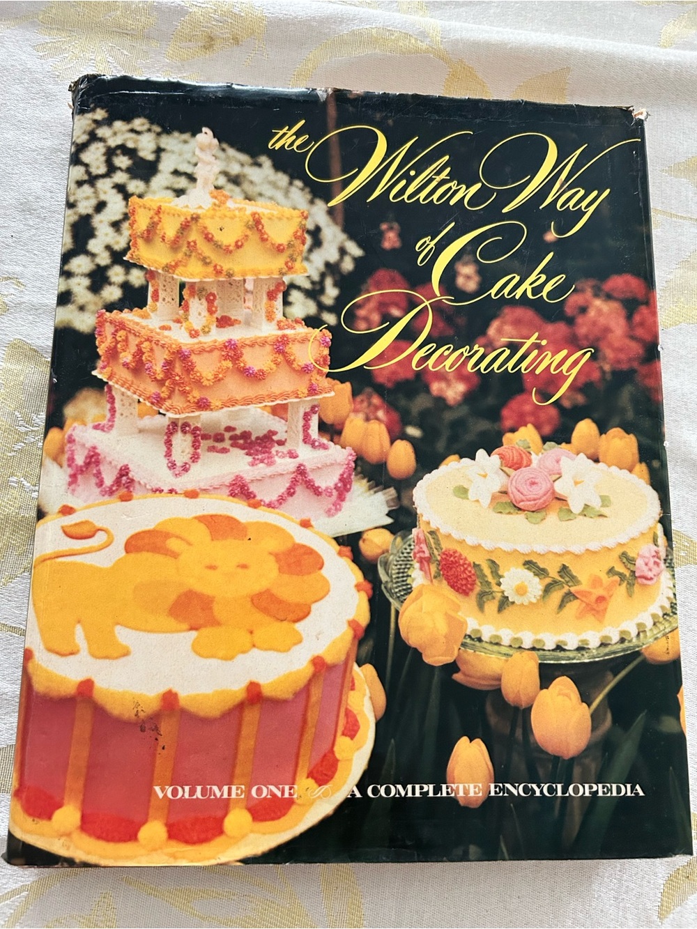 The Wilton Way of Cake Decorating Volume 1